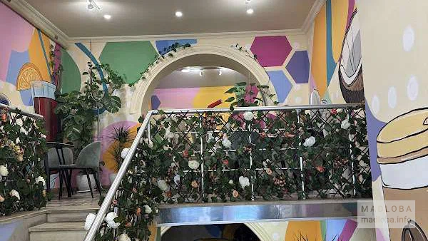 Ice Cream GE в центре Тбилиси — мороженое, chimney cake, сладости и напитки на Руставели 46