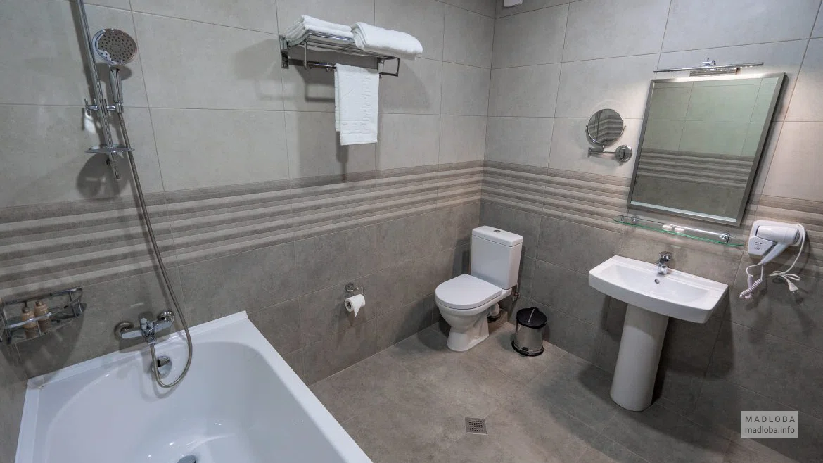 Ванная комната в Imperial House Tbilisi
