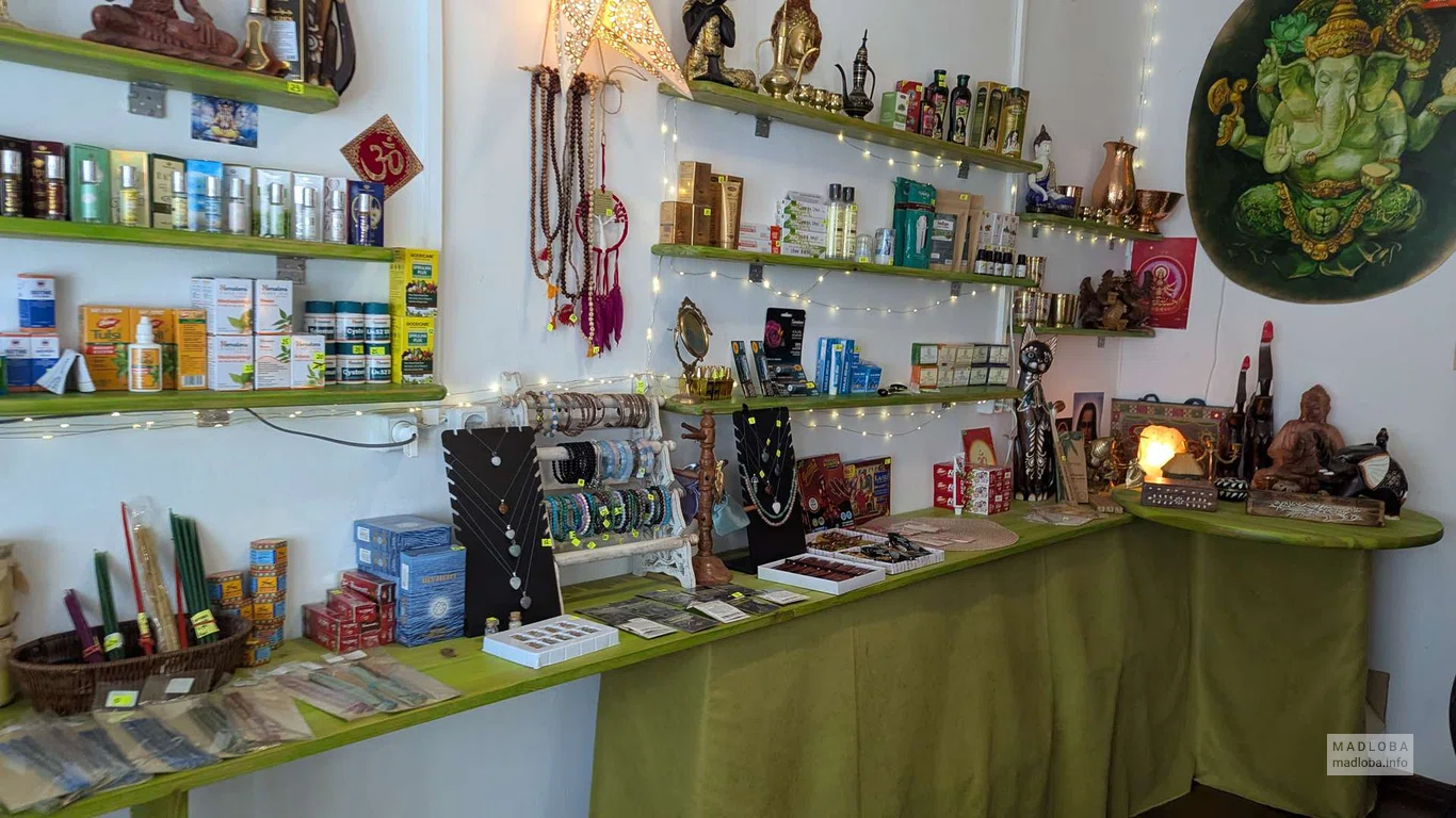 Сувениры в магазине  Indian Shop