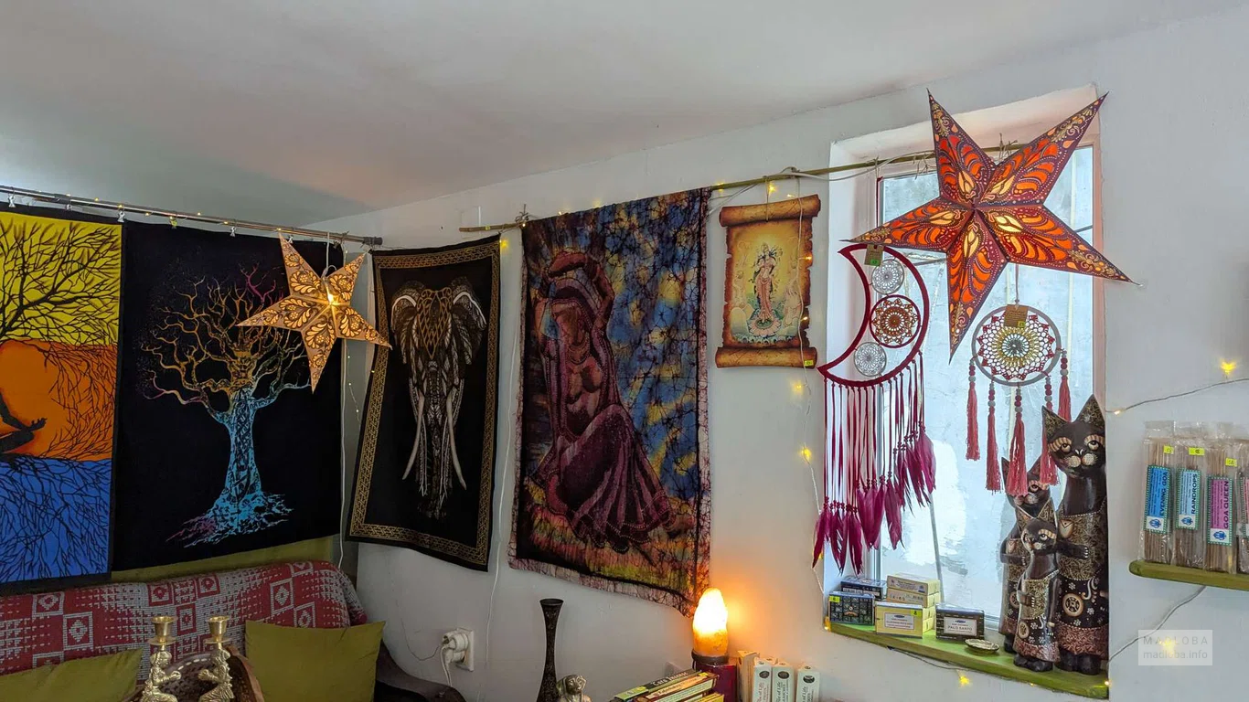 Магазин подарков и сувениров "ИндоЛавка Батуми"