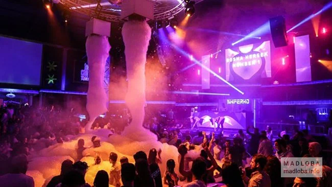 Танцпол в Inferno Club в Грузии