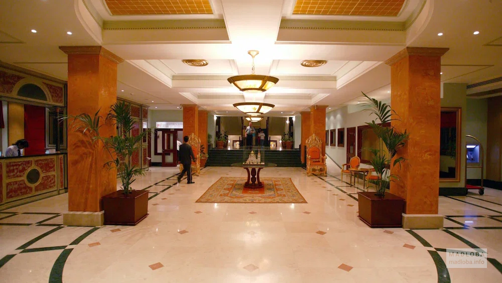 Фойе в Intourist Palace Hotel