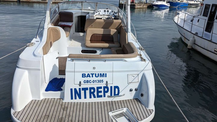 Yacht "Intrepid"