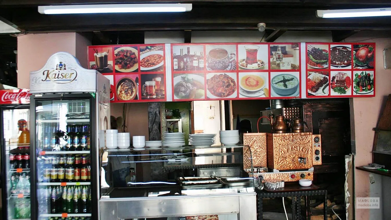 Стойка выдачи заказов в ресторане Istanbul