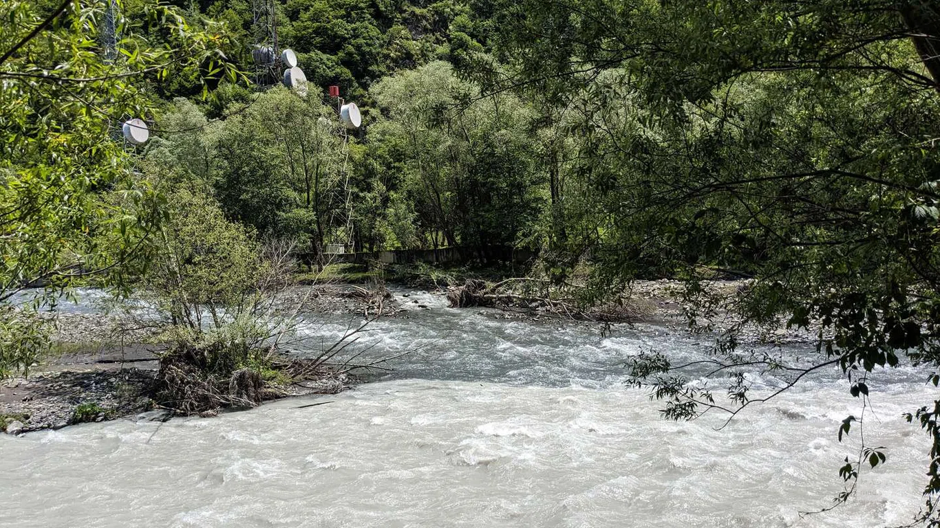 Источник минеральной воды в Пасанаури