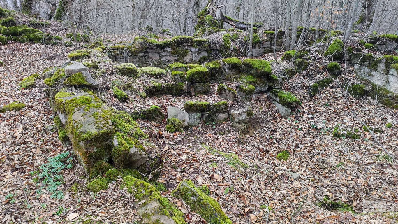 Исторический памятник Череми (руины)