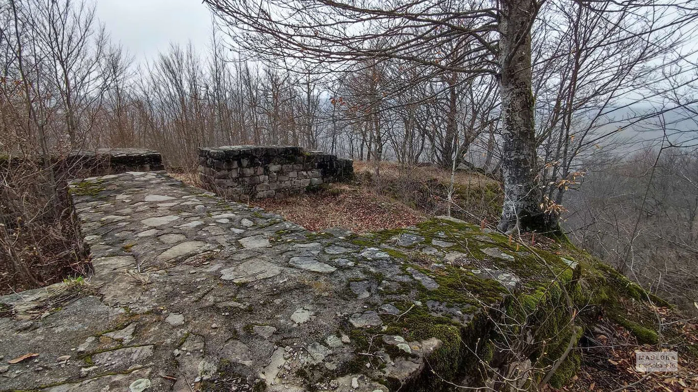 Исторический памятник Череми (руины)