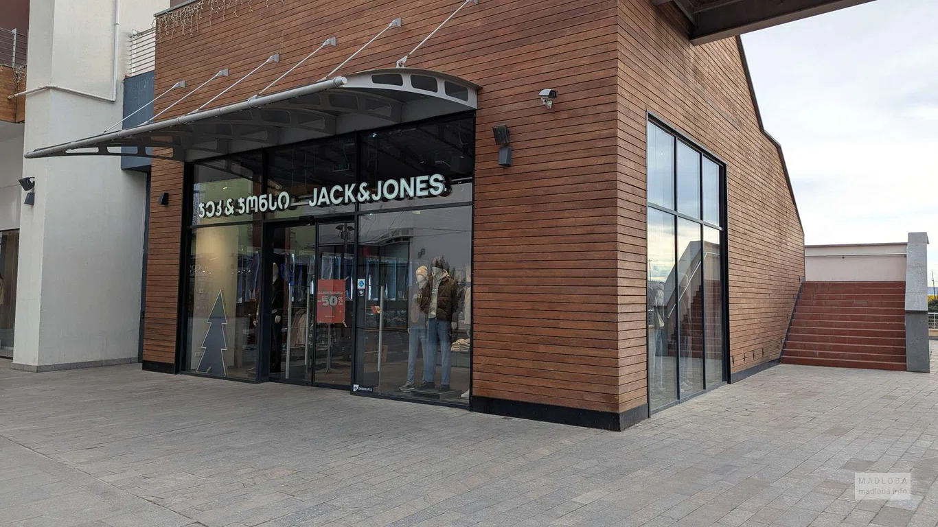 Jack & Jones в ТЦ East Point Тбилиси – стильная мужская одежда и аксессуары.