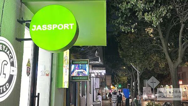 Магазин футбольной экипировки "Jassport" таблица с логотипом на фасаде магазина