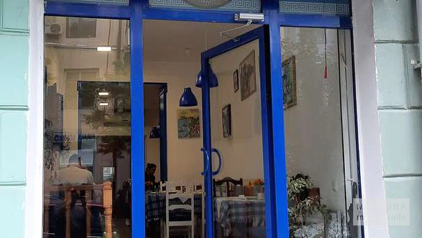 Вход в кафе Elada Cafe