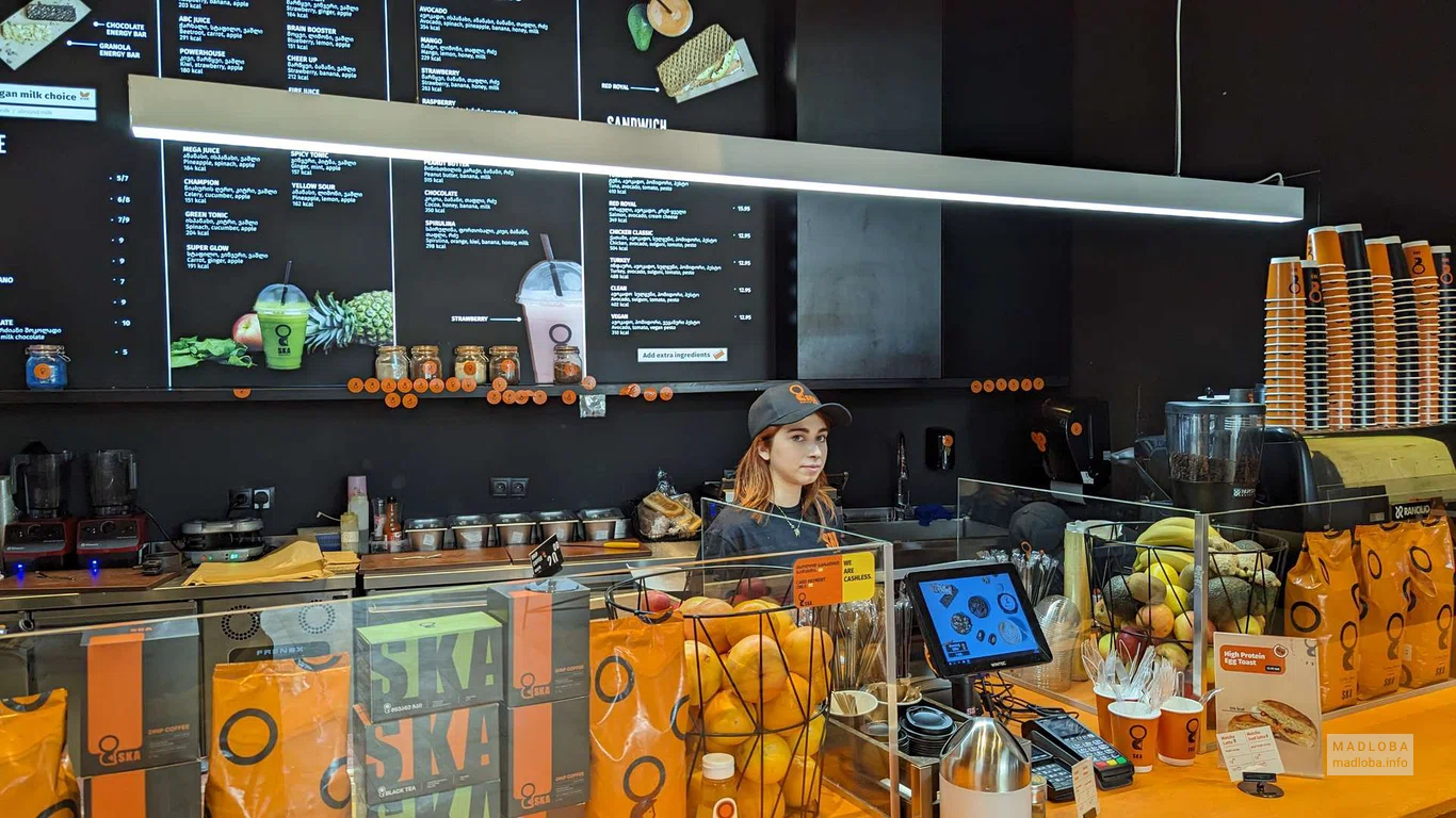 Барная стойка в кафе SKA Juice Bar (Grand Mall)