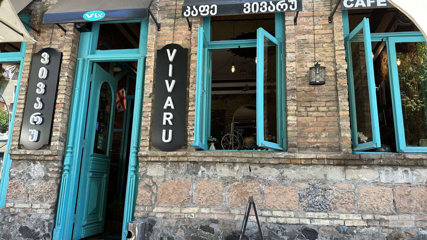Вход в кафе  Vivaru