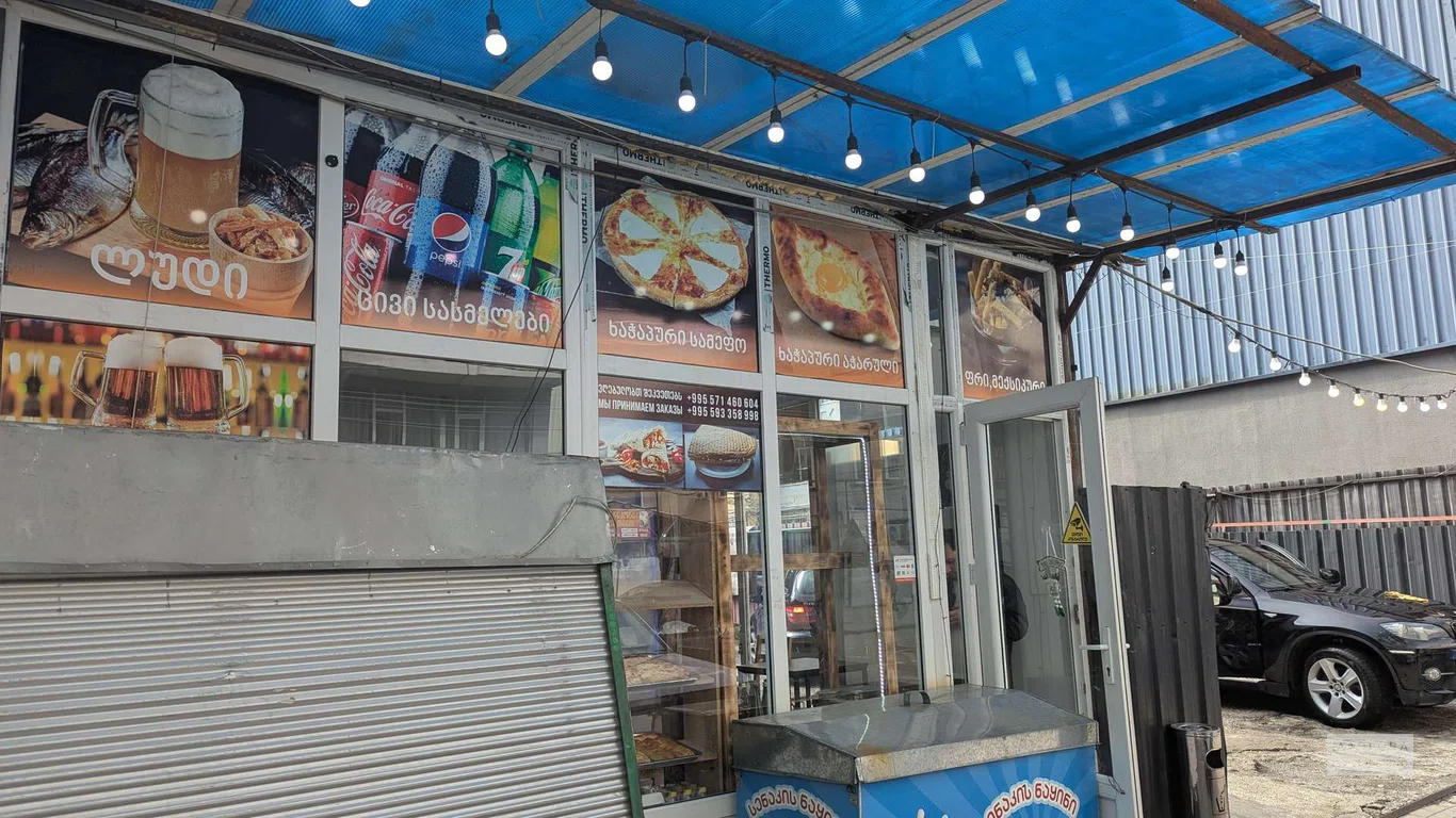 Кафе в Батуми – хачапури, пицца, картофель фри, напитки.