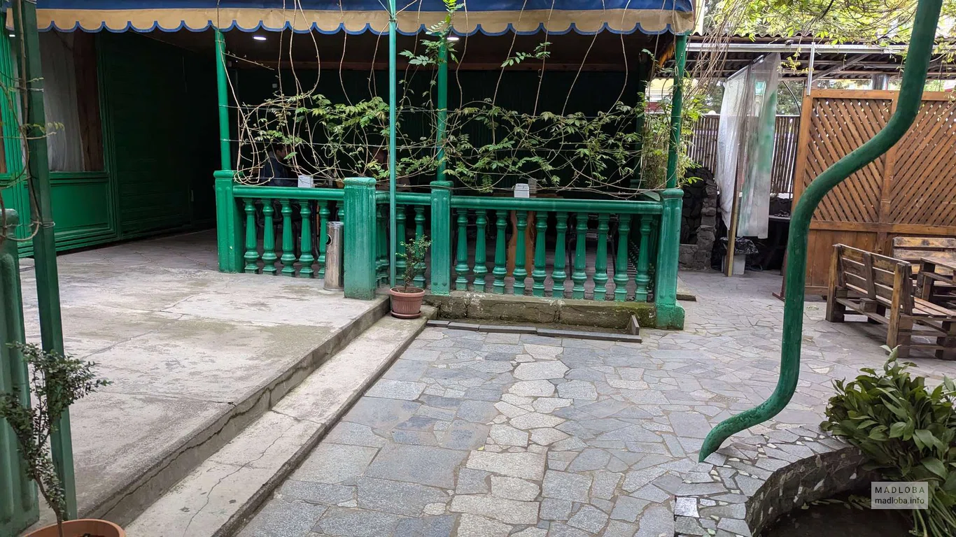 Кафе (ул. Давида Агмашенебели 20б)