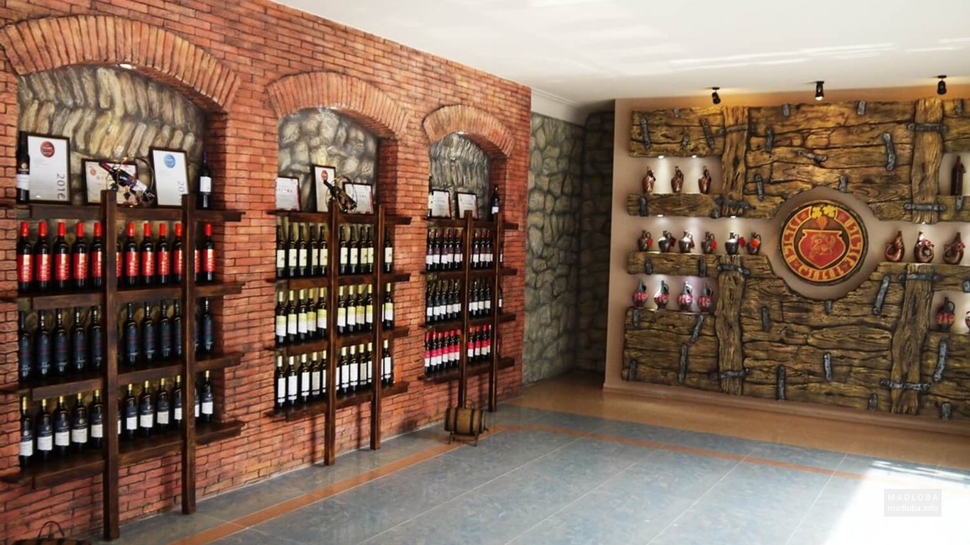 Зал в винном погребе “Kakhetian Wine Cellar”