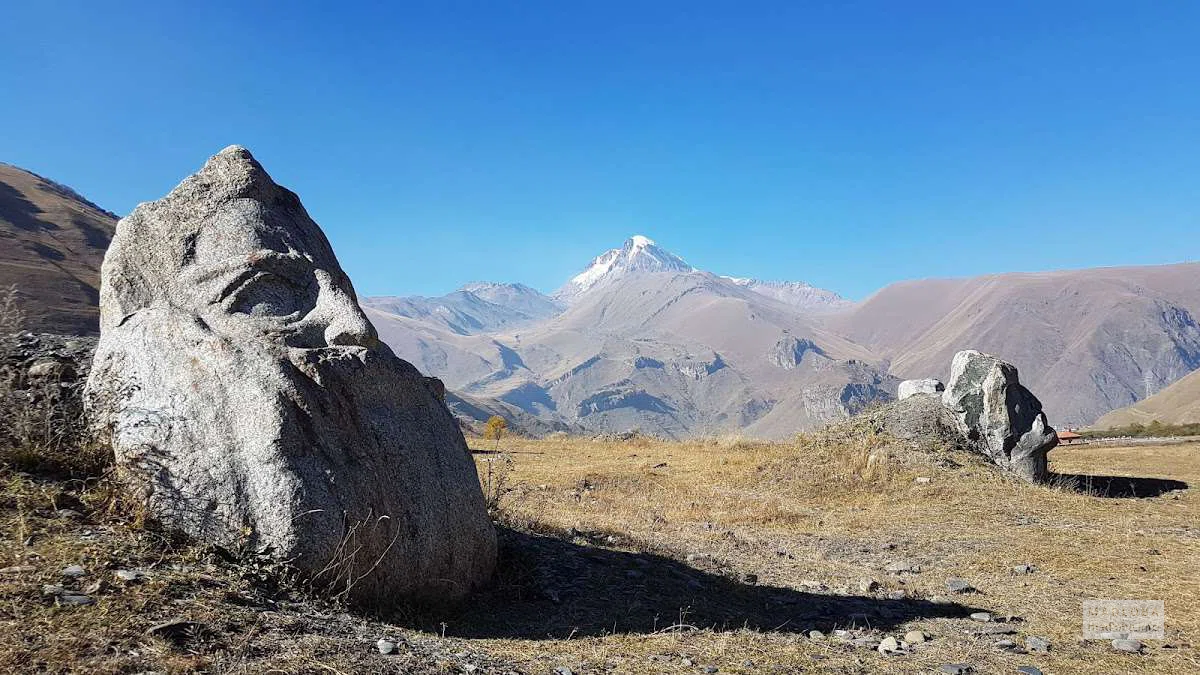 Каменные лица долины Сно — гигантские скульптуры среди кавказских гор