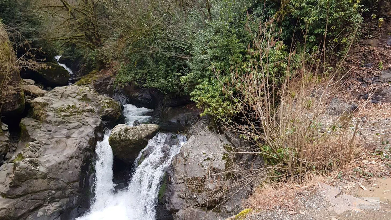 Двойной водопад в каньоне Шурубуму