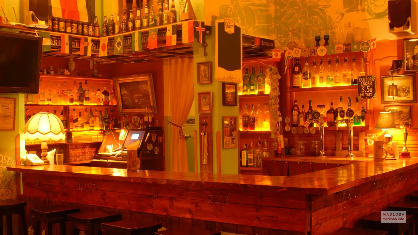 Барная стойка в Кантора бар в Грузии