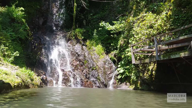 Водопад Капнистави