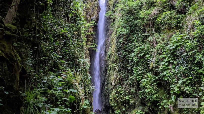 Kapnistavi Waterfall