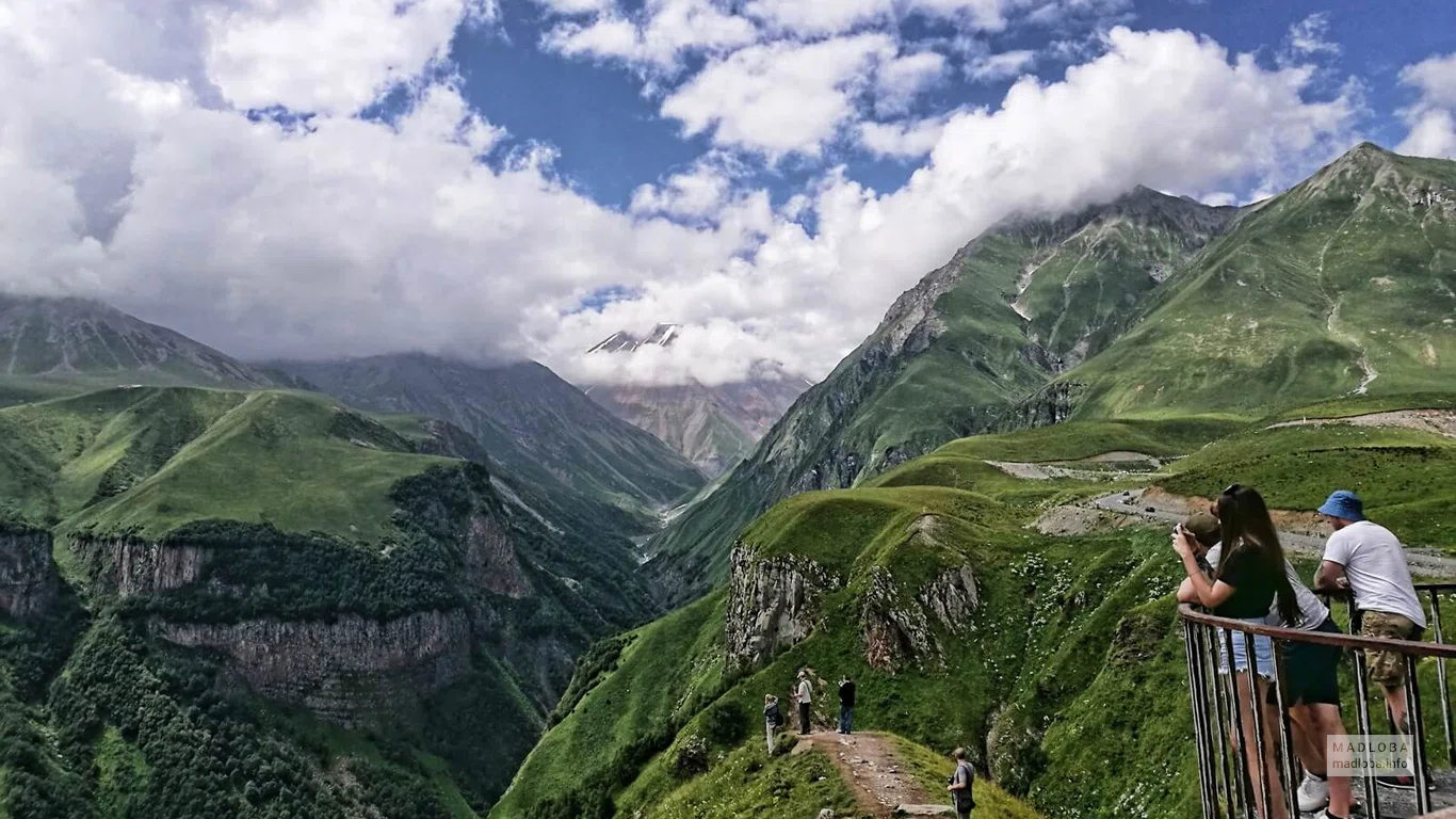 Смотровая площадка в горах Грузии