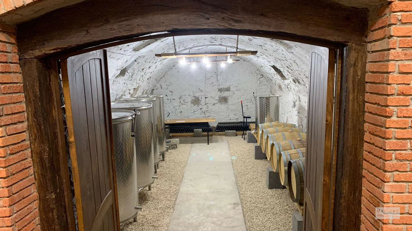 Подвал для хранения вина в Винодельне "Khmelo Winery"