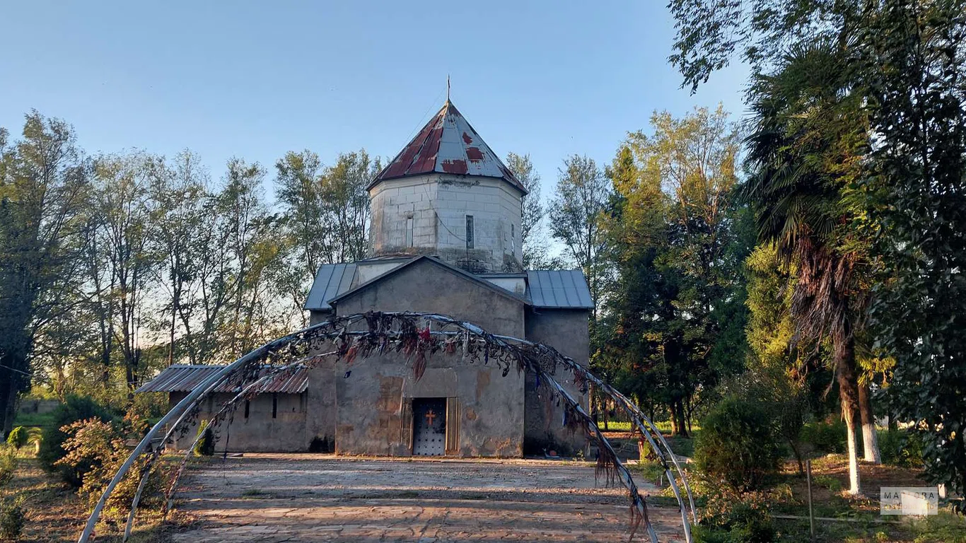 Храм Христа Спасителя в Тквири