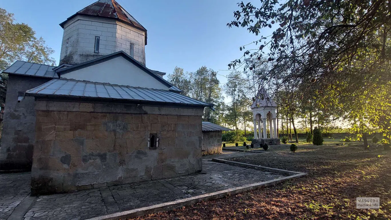 Храм Христа Спасителя в Тквири