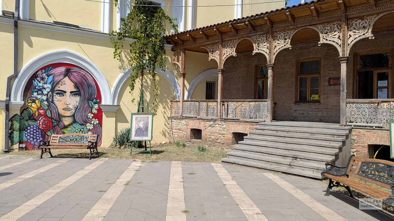 Художественная школа имени Елены Ахвледиани в Телави