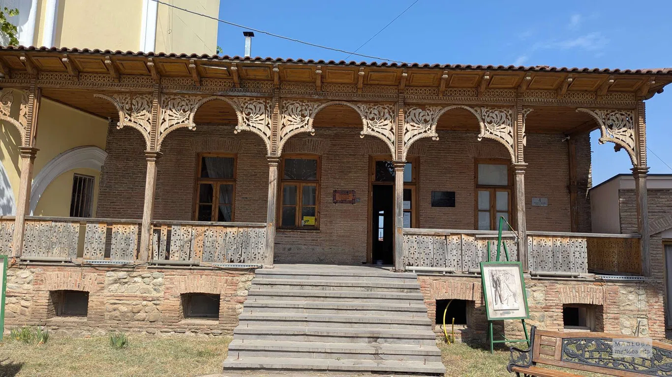 Художественная школа имени Елены Ахвледиани в Телави