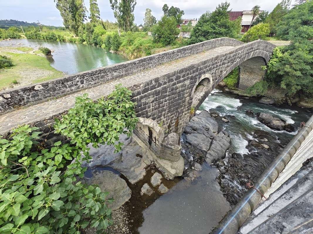 Khutsubani arch bridge