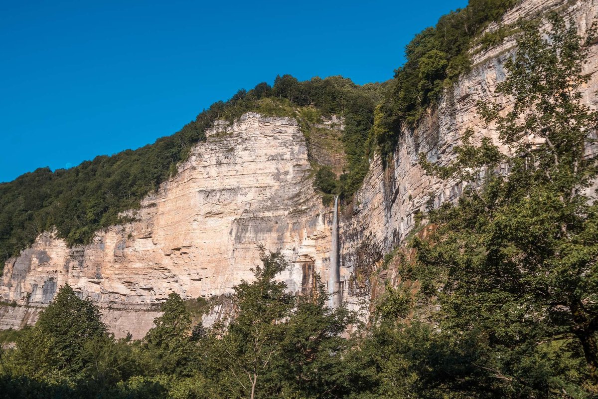 Kinchkha_waterfall_001