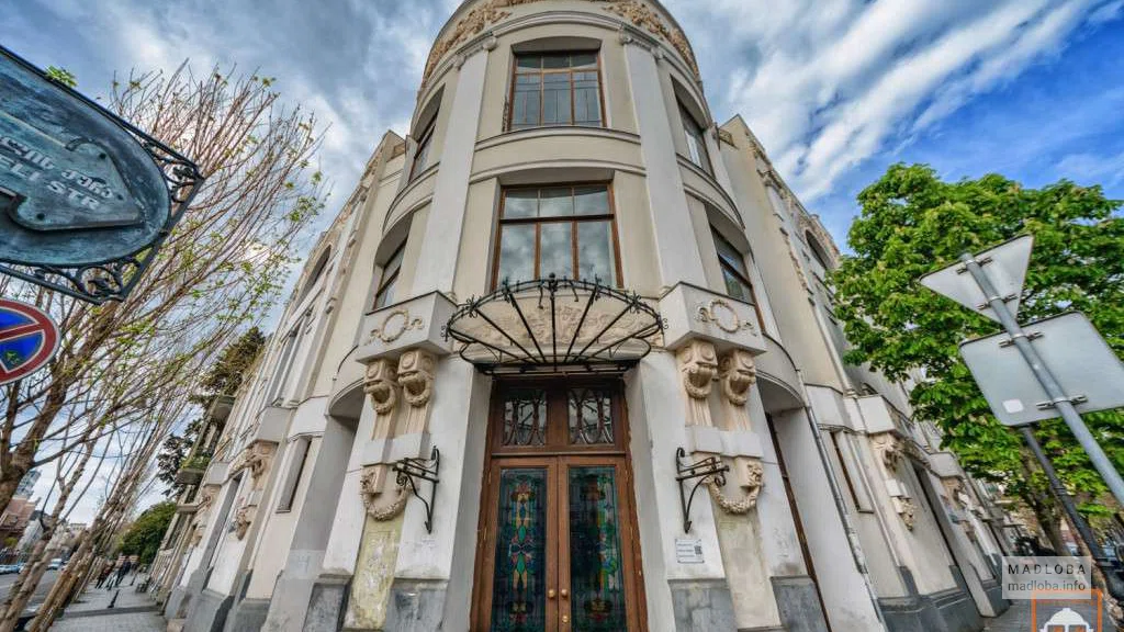 Кинотеатр «Аполло» в Тбилиси - заброшенное здание в стиле модерн