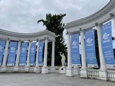Колоннада в парке шестого мая