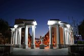 Колоннада в парке шестого мая