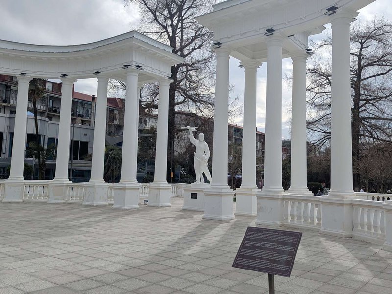 
								6 მაისის პარკი