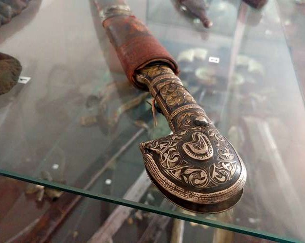 Краеведческий музей Каспи - рукоятка сабли.jpg