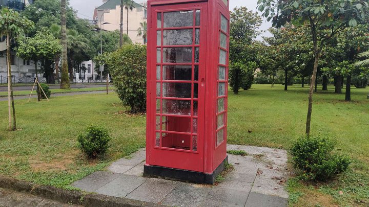 Красная лондонская телефонная будка