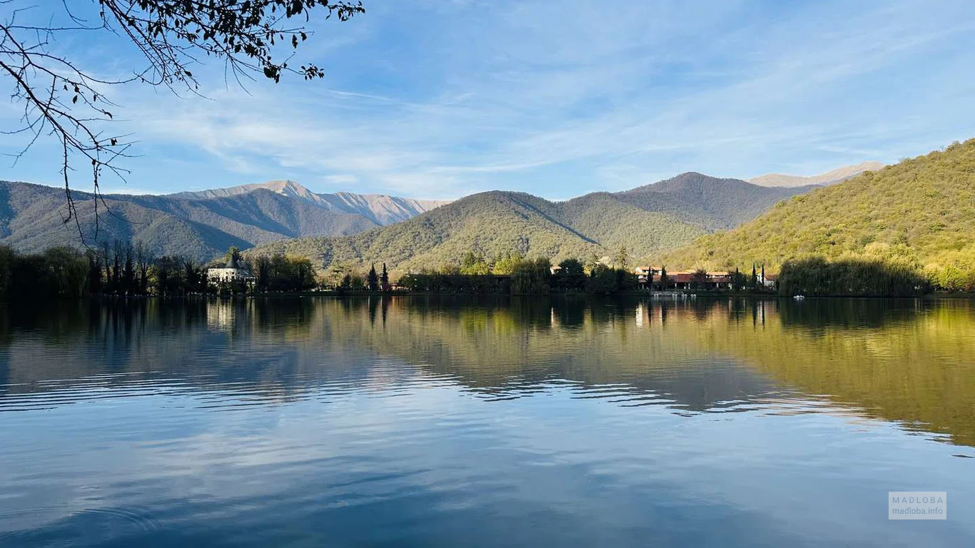 Красота гор и чистые воды озёр Кахетии