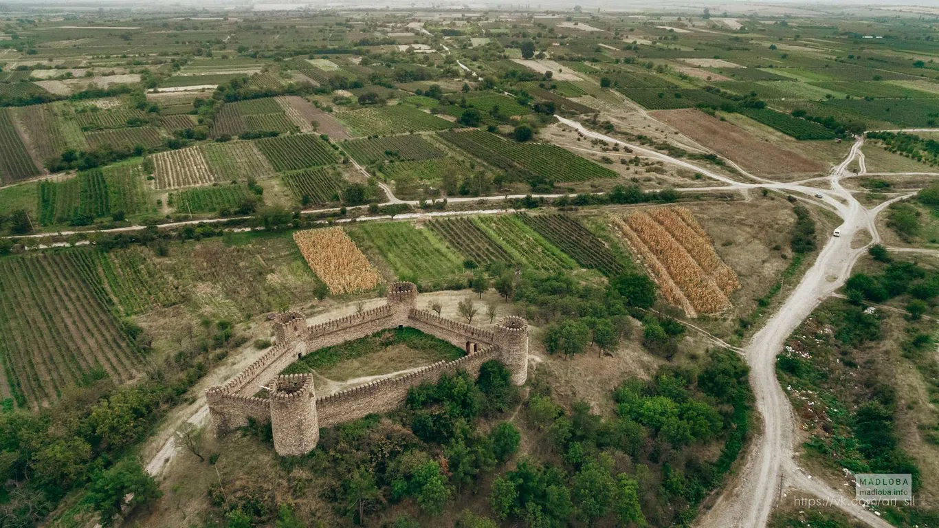Вид сверху на крепость Чаилури