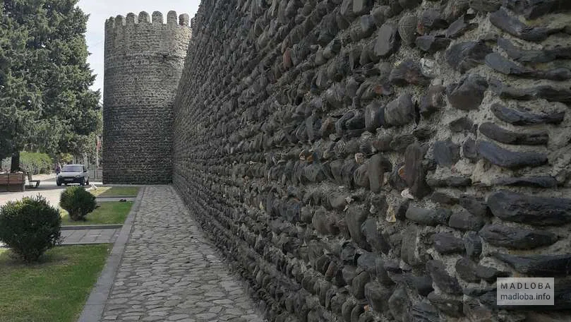 Стена крепости Кварели