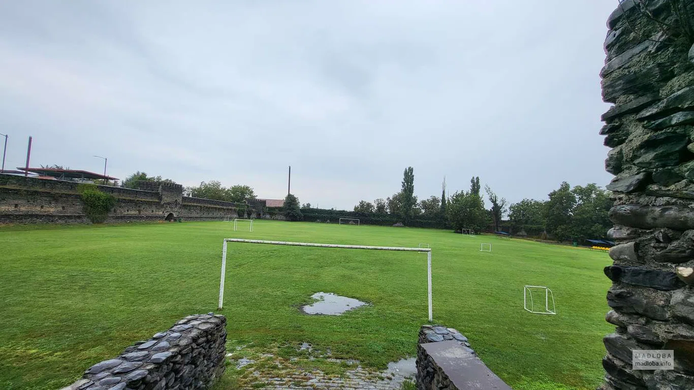 Футбольное поле на территории крепости