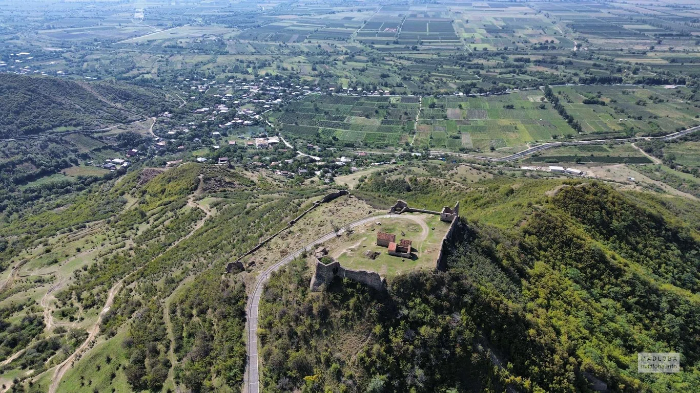 Вид сверху на крепости Манави