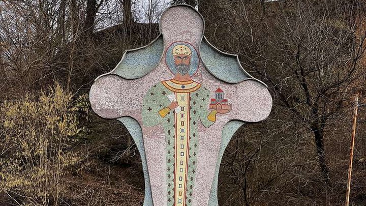 Cross with mosaic