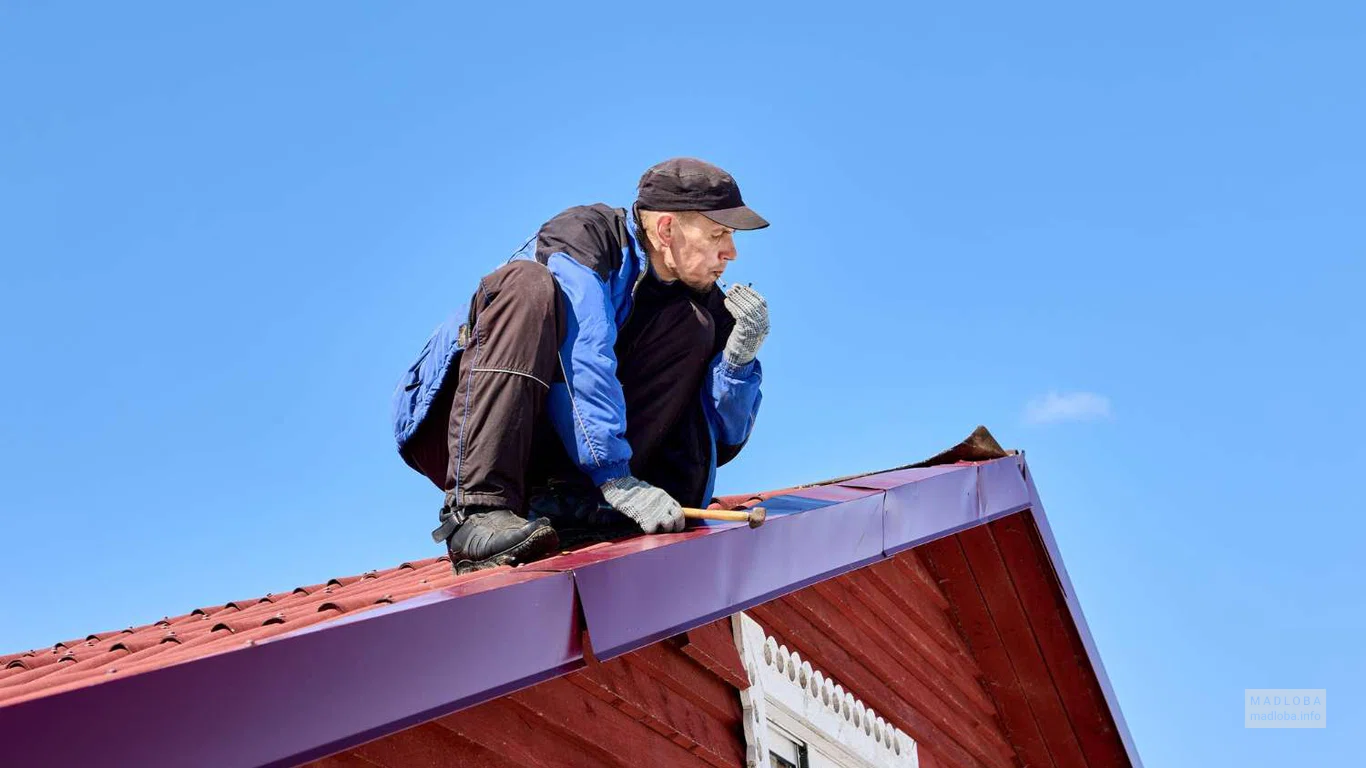 Кровельщик Онисе Мачарадзе