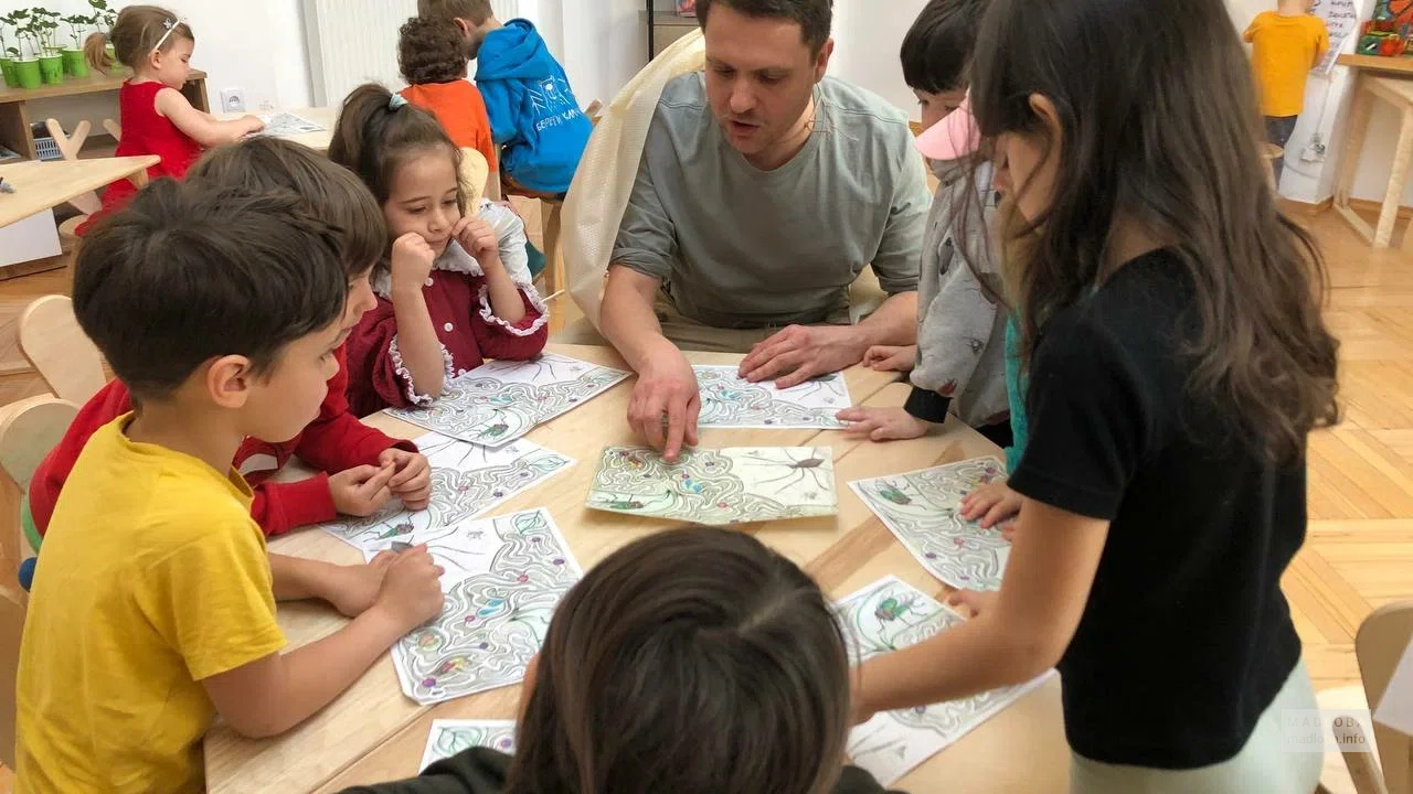 занятия в детском саду "Крылья" в Тбилиси