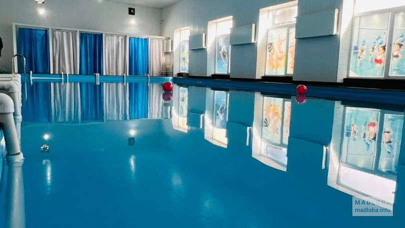 Крытый бассейн для детей и взрослых "Лагуна" в Тбилиси