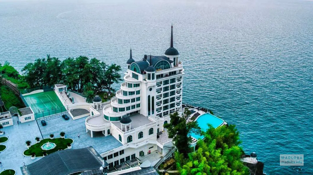 Seaside resort hotel "Castello Mare Hotel & Wellness Resort"
