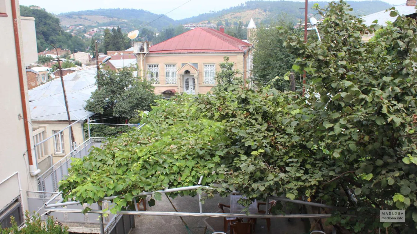 Вид с балкона в Kutaisi Best Guest House