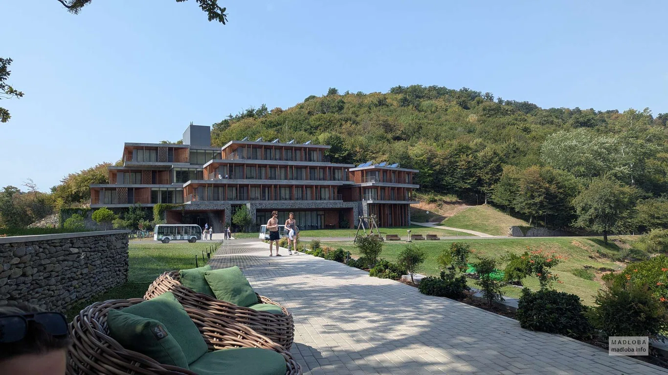 🌄 Kvareli Lake Resort — отдых премиум-класса с видом на Алазанскую долину и бассейнами под открытым небом